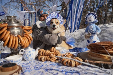 Костюмированную прогулку корги провели в центре Челябинска