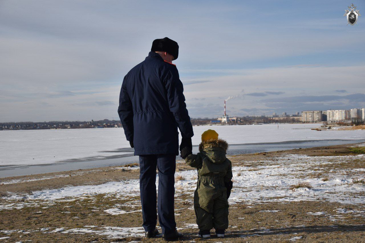 123Следственное управление напоминает, что выходить на поверхность водоема, покрытого тонким льдом, крайне опасно!