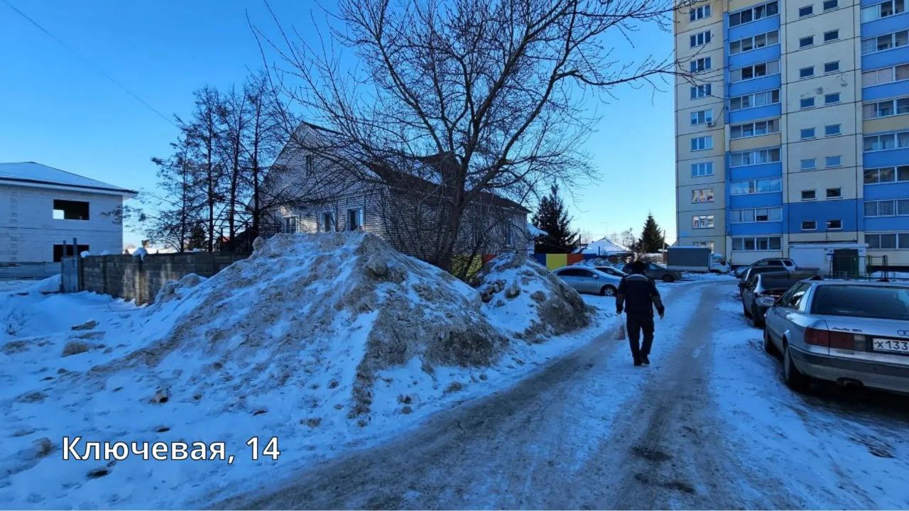 Почему так жесток снег, оставляет свои следы Почему так жесток снег, оставляет свои следы