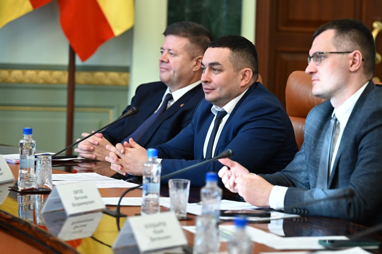 Алексей Текслер провел заседание Наблюдательного совета регионального отделения Российского общества «Знание» Алексей Текслер провел заседание Наблюдательного совета регионального отделения Российского общества «Знание»