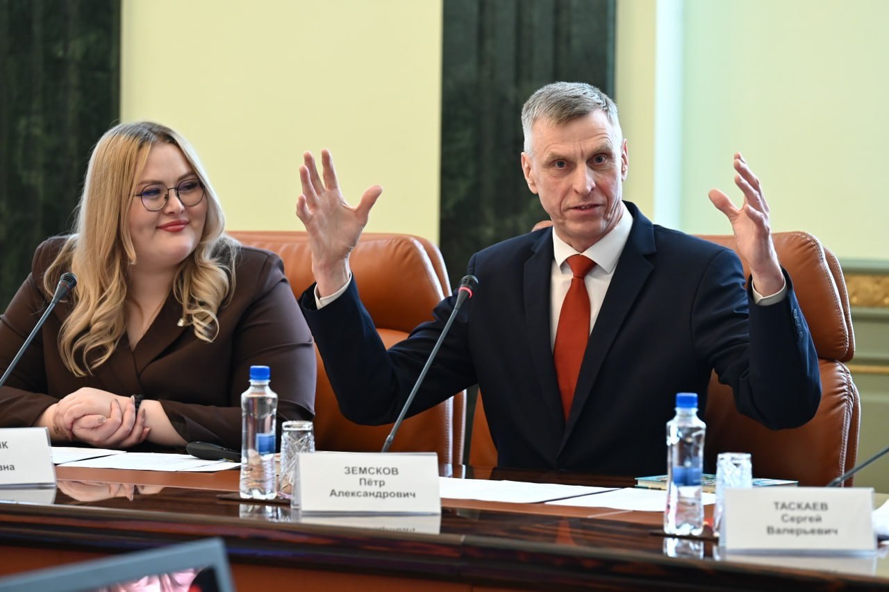 Алексей Текслер провел заседание Наблюдательного совета регионального отделения Российского общества «Знание» Алексей Текслер провел заседание Наблюдательного совета регионального отделения Российского общества «Знание»