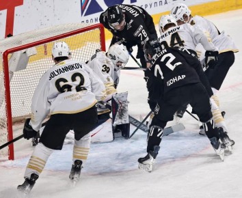 «Трактор» завершил регулярный чемпионат сухой победой над «Адмиралом»