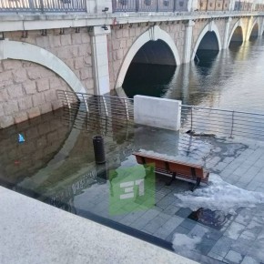 Набережная поплыла. За филармонией ограничили проход пешеходов