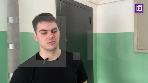 "Обычный пацан, скромный, тихий": соседи мальчика, открывшего стрельбу из сигнального пистолета в челябинской школе, рассказали "Известиям", что подросток жил в обычной семье