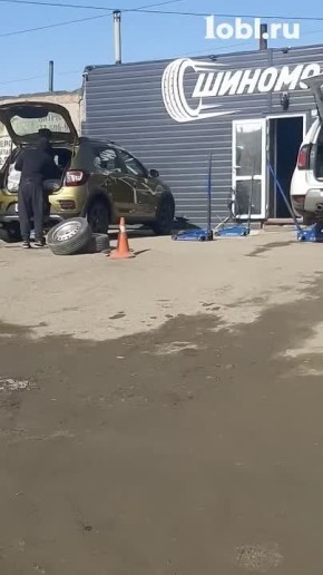 В Челябинске автомобилисты впервые за много лет меняют резину в марте