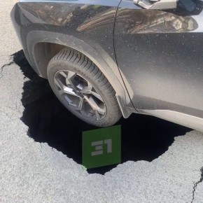 Асфальт на Красной обрушился из-за подмыва грунта на сетях водоотведения