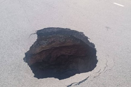 Опять провал. За пять дней в Челябинске произошло три случая обрушения асфальта