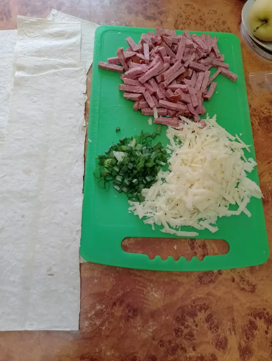 Простые треугольники из лаваша: вкусный перекус и заготовка лука на зиму