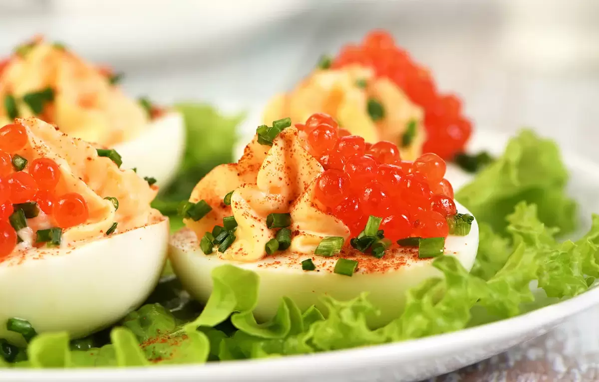 Как поразить своих гостей: 7 бюджетных новогодних рецептов, которые точно запомнятся