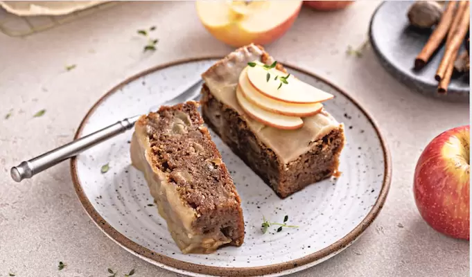 Яблочный пирог с соленой карамелью: осенний фаворит