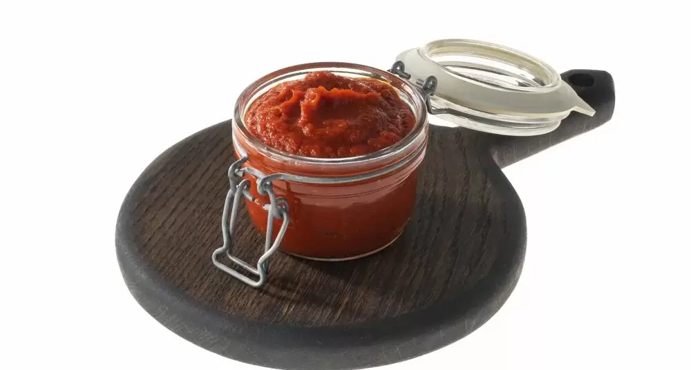 Как сохранить вкус лета: пошаговое руководство по приготовлению томатной пасты на зиму