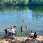 Челябинцы не выдержали и отправились купаться
