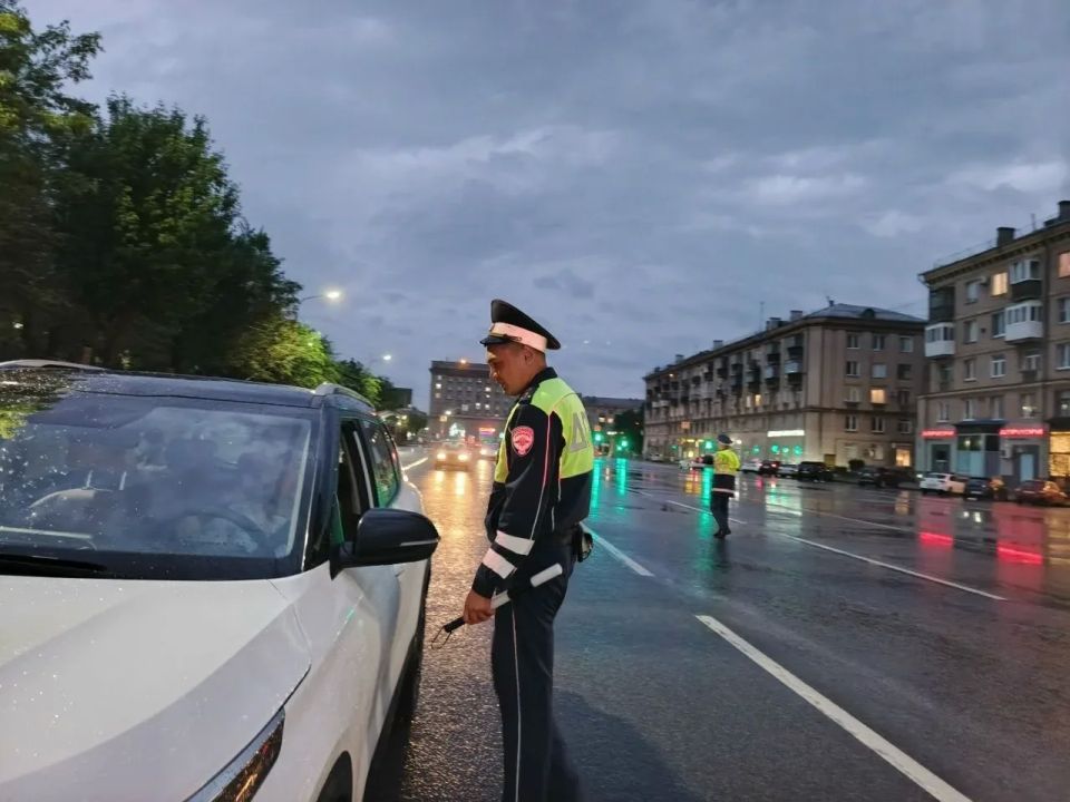 В Магнитогорске сотрудники Госавтоинспекции усилили контроль за соблюдением ПДД и режима тишины в ночное время