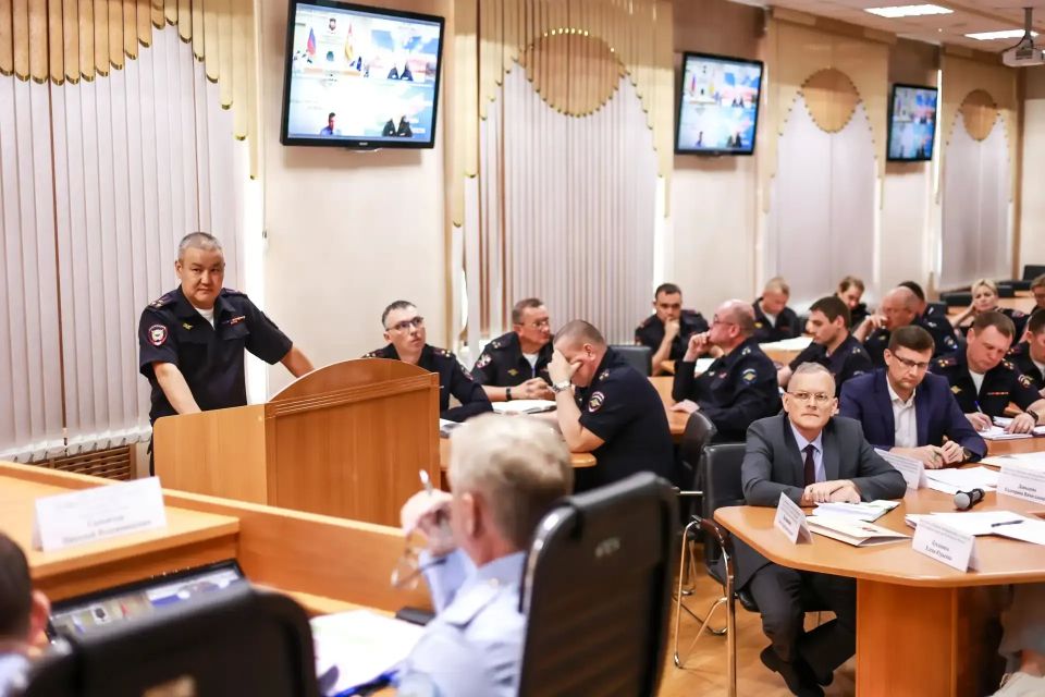 В областном полицейском главке обсудили вопросы профилактики и пресечения преступлений в сфере информационно-телекоммуникационных технологий В областном полицейском главке обсудили вопросы профилактики и пресечения преступлений в сфере информационно-телекоммуникационных технологий