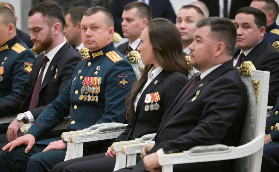Президент Владимир Путин встретился в Кремле с выпускниками программы «Время героев» Президент Владимир Путин встретился в Кремле с выпускниками программы «Время героев»