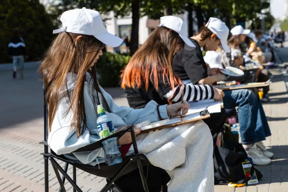 Школьники превратят полсотни электрошкафов в арт-объекты Челябинска Школьники превратят полсотни электрошкафов в арт-объекты Челябинска