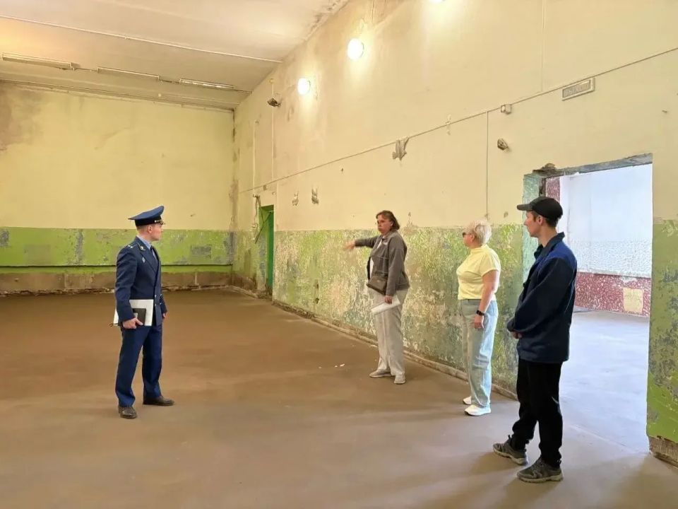 Прокуратура Усть-Катава контролирует ход капитального ремонта городского дома культуры в пос Прокуратура Усть-Катава контролирует ход капитального ремонта городского дома культуры в пос