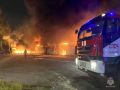 Пожар уничтожил 5 павильонов и повредил шиномонтажку у «Китайского рынка» в Челябинске