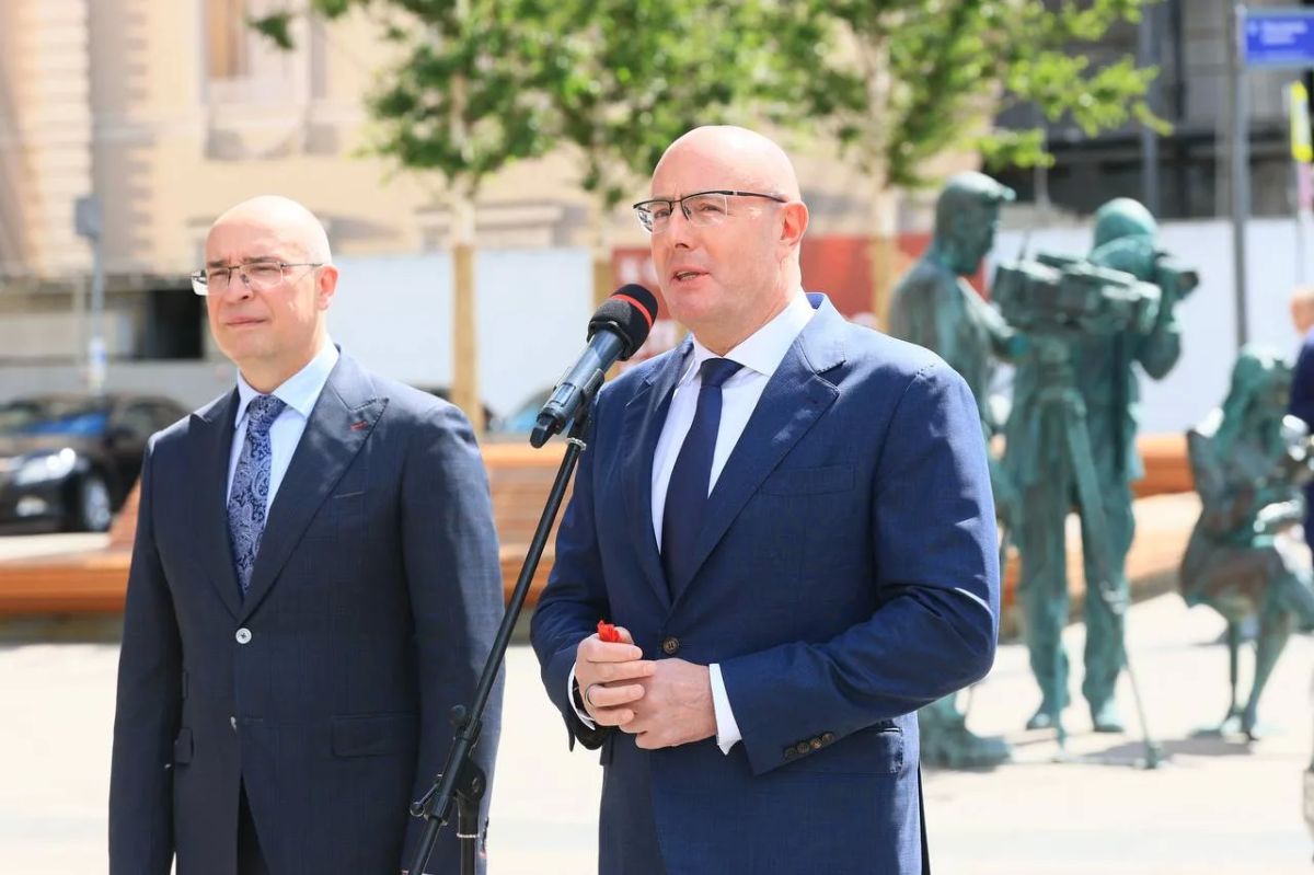 Дмитрий Чернышенко и Мария Захарова дали старт медиатуру по Золотому кольцу в честь 70-летия сотрудничества ТАСС и «Синьхуа» Дмитрий Чернышенко и Мария Захарова дали старт медиатуру по Золотому кольцу в честь 70-летия сотрудничества ТАСС и «Синьхуа»