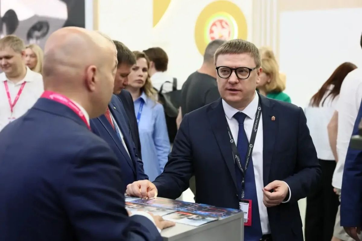 Алексей Текслер открыл стенд Челябинской области на ИННОПРОМе Алексей Текслер открыл стенд Челябинской области на ИННОПРОМе
