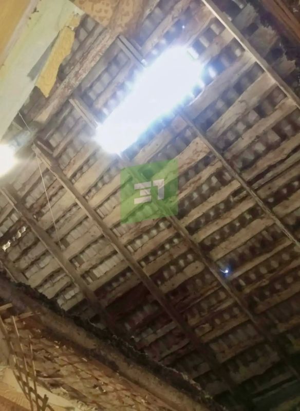 В квартиру, где рухнул потолок, пришли правоохранители В квартиру, где рухнул потолок, пришли правоохранители