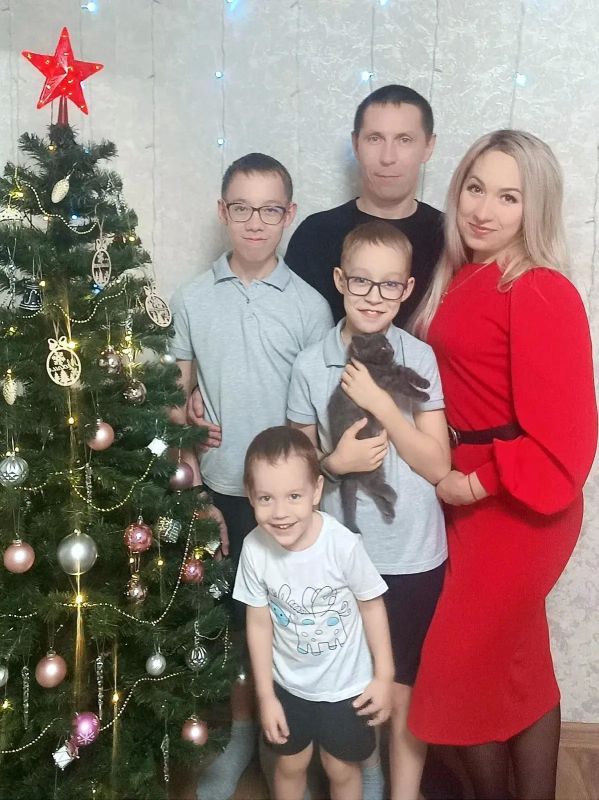 #МЧСРоссии #ДеньСемьи. Семья, которая вдохновляет В День семьи, любви и верности рассказываем о тех, для кого любовь и поддержка - главные жизненные ценности #МЧСРоссии #ДеньСемьи. Семья, которая вдохновляет В День семьи, любви и верности рассказываем о тех, для кого любовь и поддержка - главные жизненные ценности