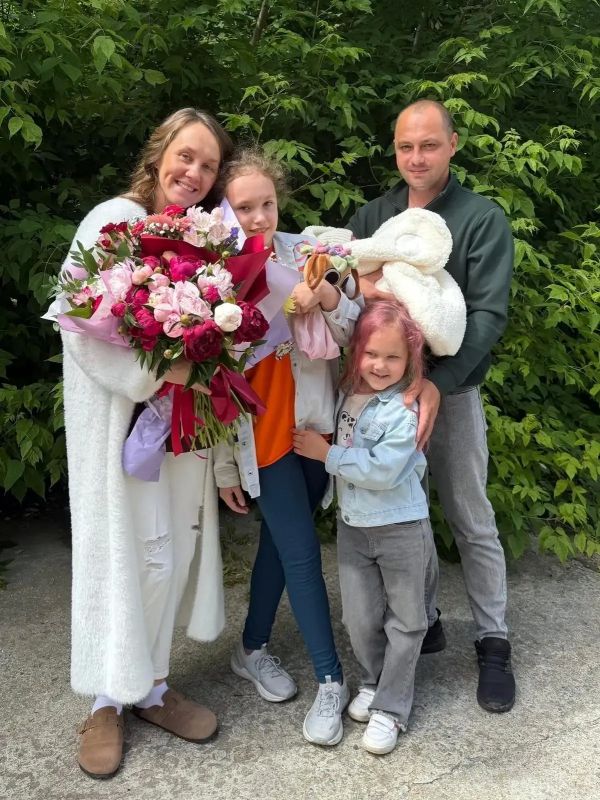 #МЧСРоссии #ДеньСемьи. 12 лет рука об руку В День семьи, любви и верности рассказываем историю еще одной семьи, в которой надежный тыл помогает выполнять одну из самых непростых профессий #МЧСРоссии #ДеньСемьи. 12 лет рука об руку В День семьи, любви и верности рассказываем историю еще одной семьи, в которой надежный тыл помогает выполнять одну из самых непростых профессий