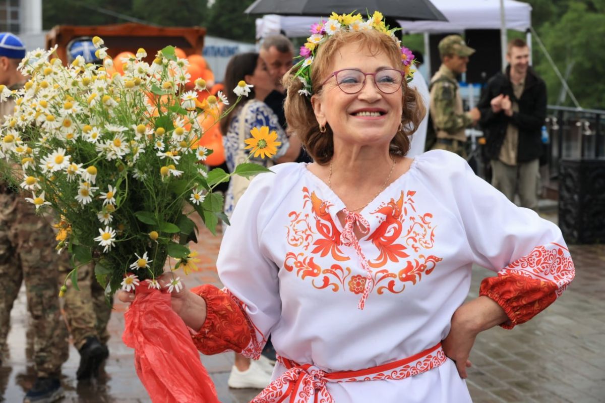 У природы нет плохой погоды! Более трех тысяч челябинцев прошли Парадом Семьи вопреки дождю У природы нет плохой погоды! Более трех тысяч челябинцев прошли Парадом Семьи вопреки дождю