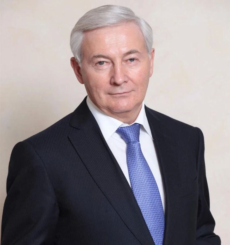 Юрий Карликанов. Биография