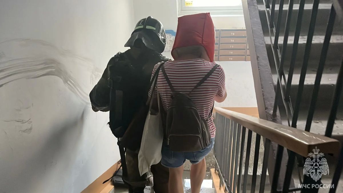 На пожаре в Челябинске спасли 8 человек На пожаре в Челябинске спасли 8 человек