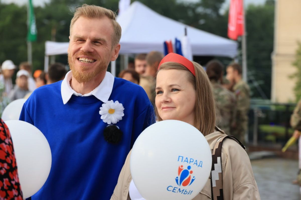 У природы нет плохой погоды! Более трех тысяч челябинцев прошли Парадом Семьи вопреки дождю У природы нет плохой погоды! Более трех тысяч челябинцев прошли Парадом Семьи вопреки дождю