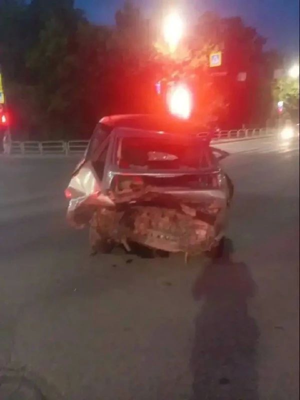 Полицейский врезался в сломавшийся автомобиль в Челябинске Полицейский врезался в сломавшийся автомобиль в Челябинске