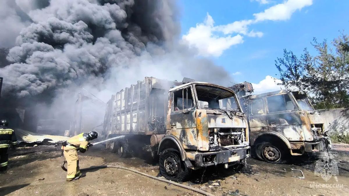 Под Челябинском горит склад – новые данные о крупном пожаре