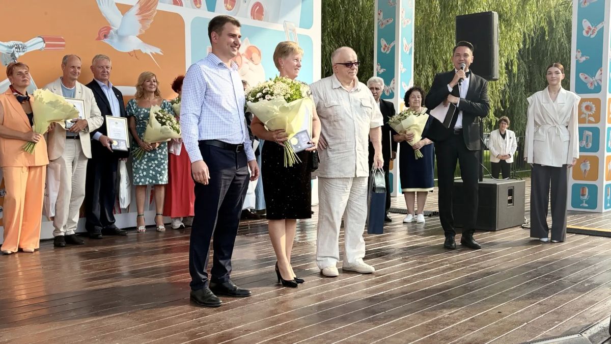 Дмитрий Саблин: Юбиляров супружеской жизни наградили медалью «За любовь и верность» Дмитрий Саблин: Юбиляров супружеской жизни наградили медалью «За любовь и верность»