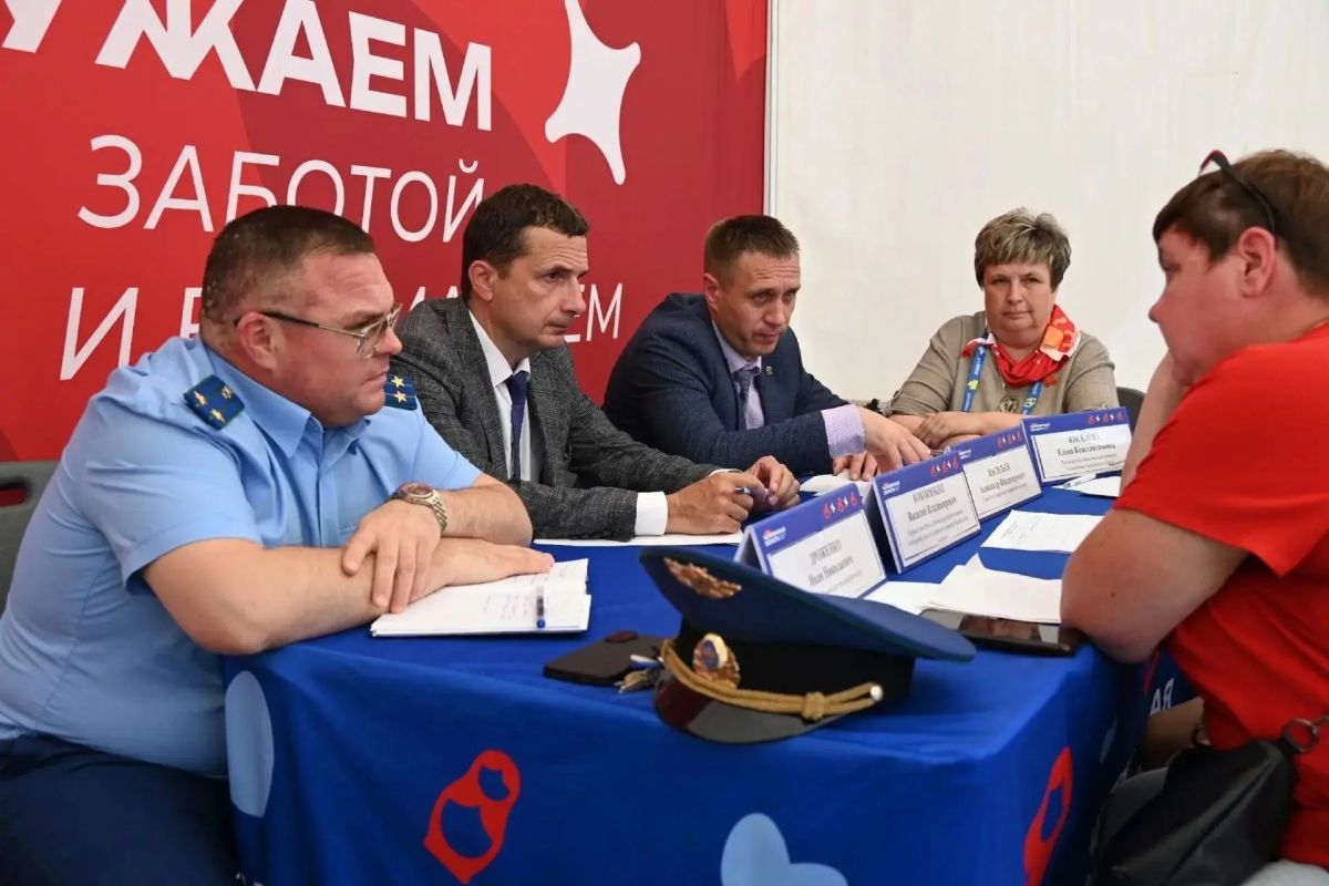 Катав-Ивановский городской прокурор принял участие в приеме жителей на фестивале «Челябинская область - большая семья»