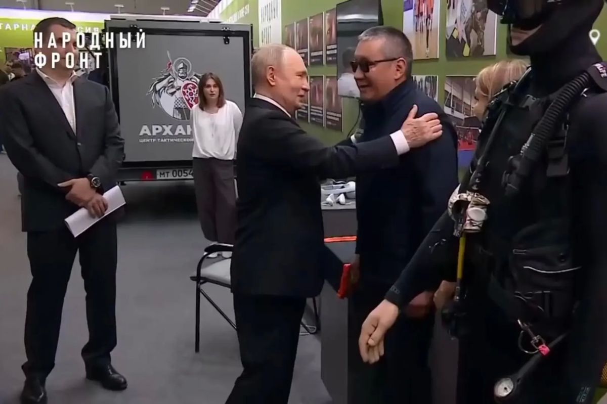 На форуме Народного фронта «Все для Победы» состоялась встреча Владимира Путина с волонтером из Челябинска Вадимом Шариповым