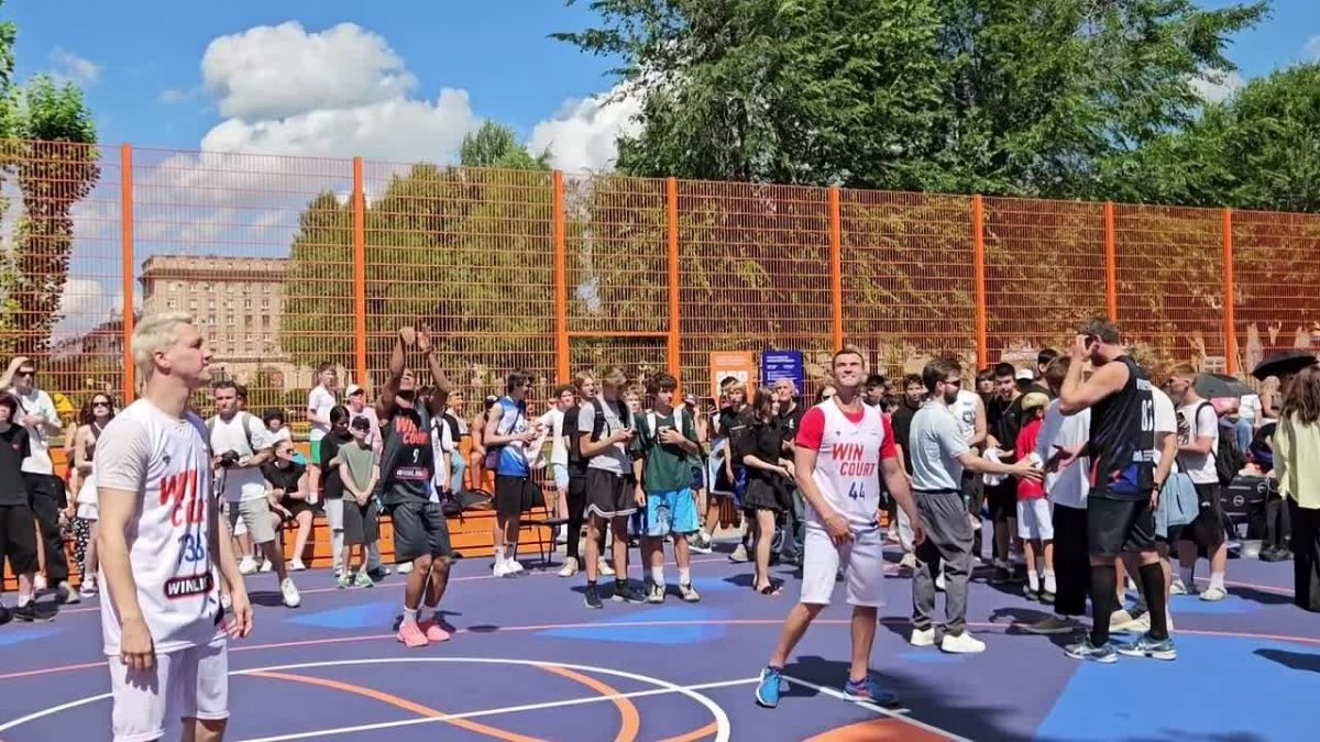 В Магнитогорске, в честь празднования Дня города и профессионального праздника металлургов, с рабочим визитом находится губернатор Челябинской области Алексей Текслер