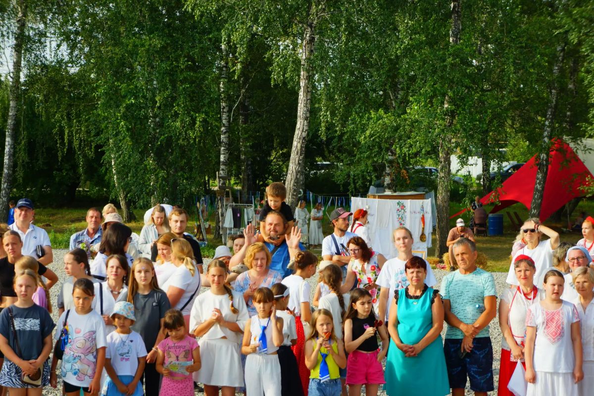 Возрождение православных традиций: семейный фестиваль в Малиновке объединил больше тысячи человек Возрождение православных традиций: семейный фестиваль в Малиновке объединил больше тысячи человек