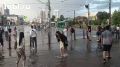 Вспышками и треском реагируют трамваи на обилие влаги