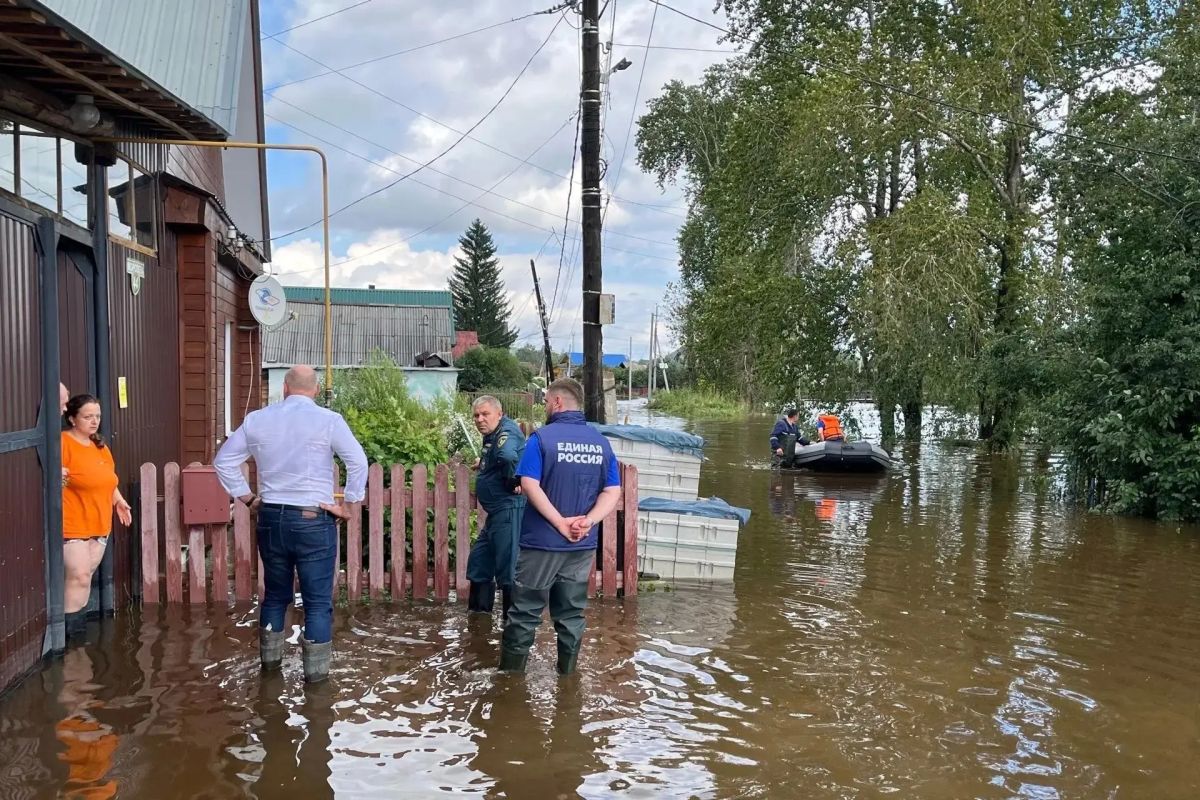 В Верхнем Уфалее более 40 жителей эвакуированы из-за подтопления частного сектора