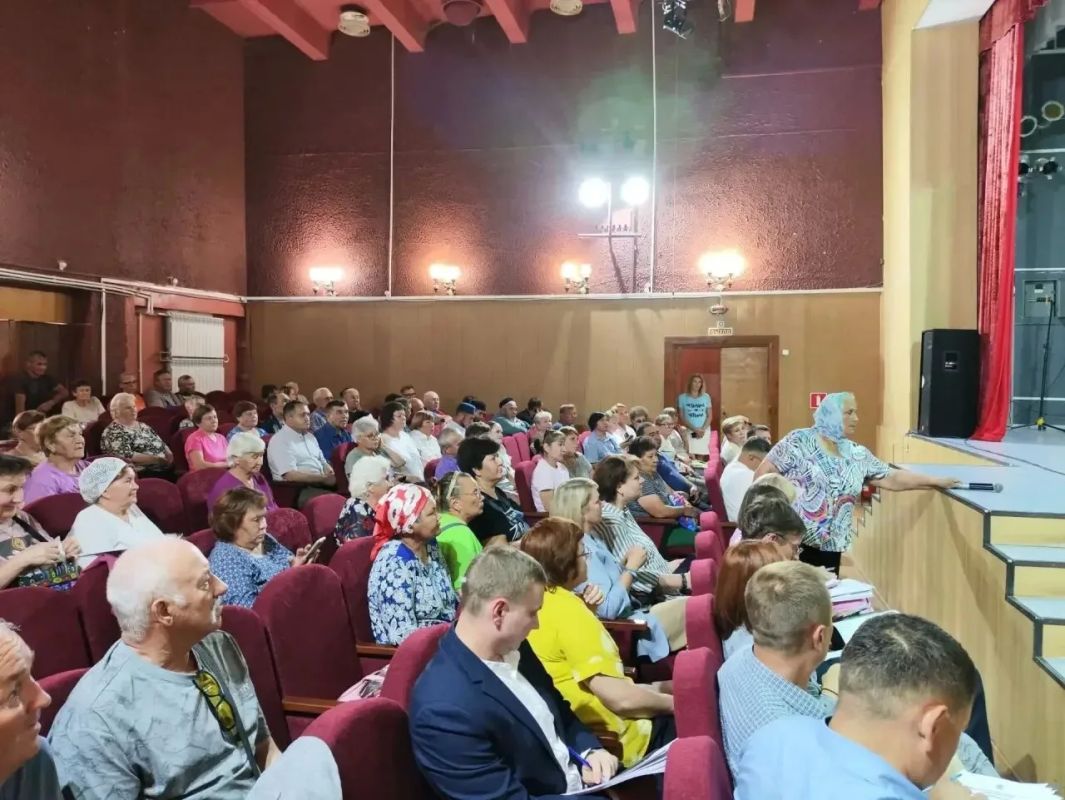 После визита в Озерск губернатор Челябинской области Алексей Текслер отправил в поселок Метлино правительственную комиссию После визита в Озерск губернатор Челябинской области Алексей Текслер отправил в поселок Метлино правительственную комиссию