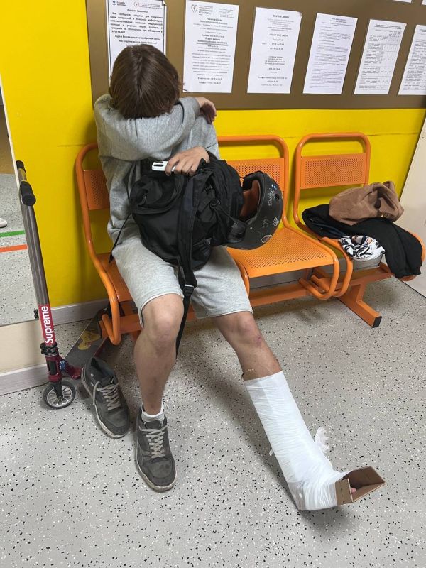 Школьник обрадовался, что сломал ногу, а не самокат Школьник обрадовался, что сломал ногу, а не самокат