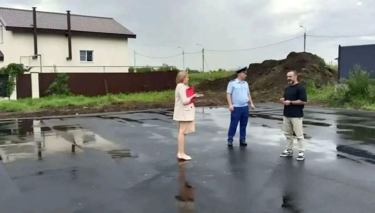 Прокурор Ленинского района г. Магнитогорска проверил ход работ по комплексному благоустройству жилых районов Прокурор Ленинского района г. Магнитогорска проверил ход работ по комплексному благоустройству жилых районов