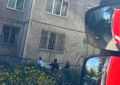 Спасатели сняли девочку с окна многоэтажки в Челябинске