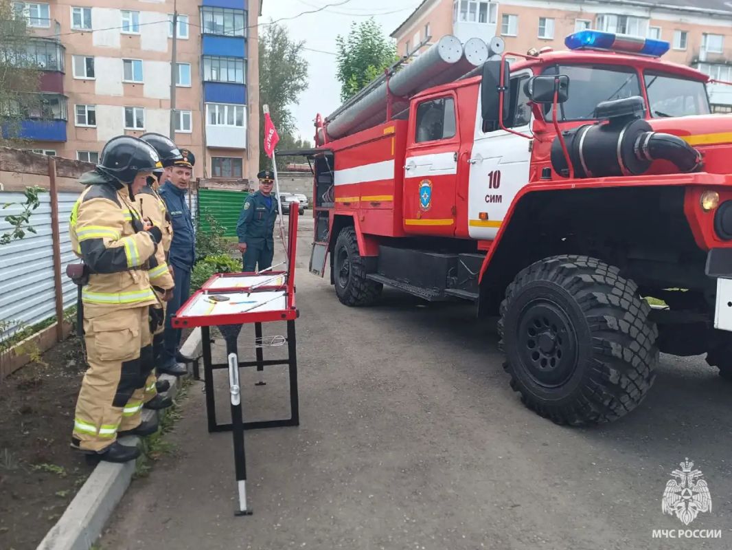 В Симе огнеборцы отработали действия по спасению людей на пожаре В Симе огнеборцы отработали действия по спасению людей на пожаре