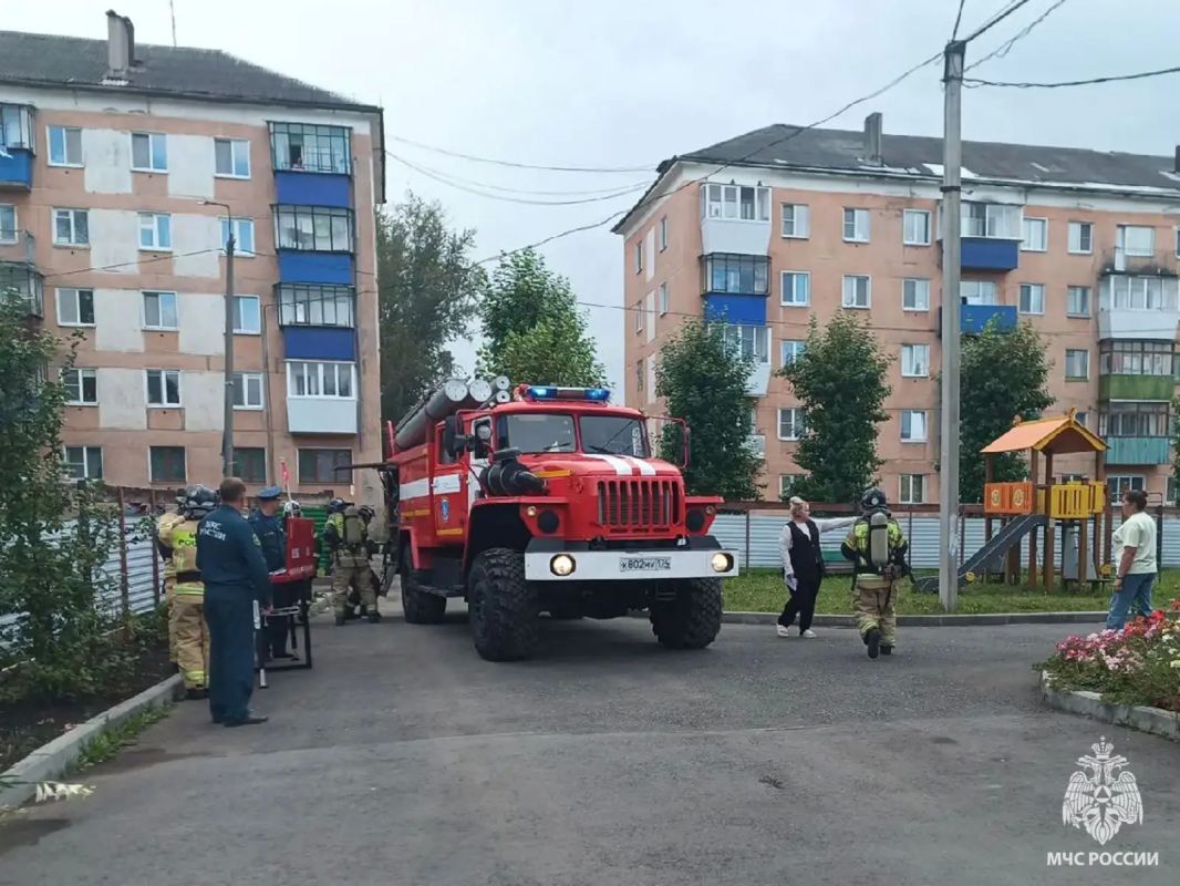 В Симе огнеборцы отработали действия по спасению людей на пожаре В Симе огнеборцы отработали действия по спасению людей на пожаре