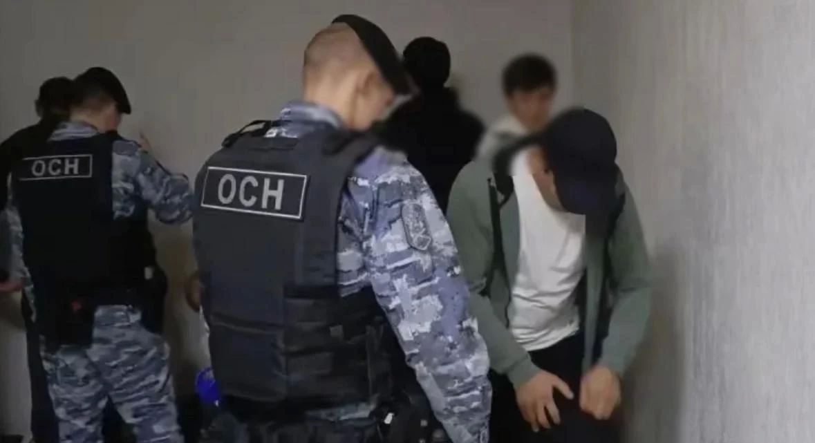 Сотрудниками Управления по вопросам миграции совместно с коллегами из Главного Управления Федеральной службы судебных приставов продолжается работа по удалению за пределы страны иностранных граждан, нарушивших миграционное... Сотрудниками Управления по вопросам миграции совместно с коллегами из Главного Управления Федеральной службы судебных приставов продолжается работа по удалению за пределы страны иностранных граждан, нарушивших миграционное...
