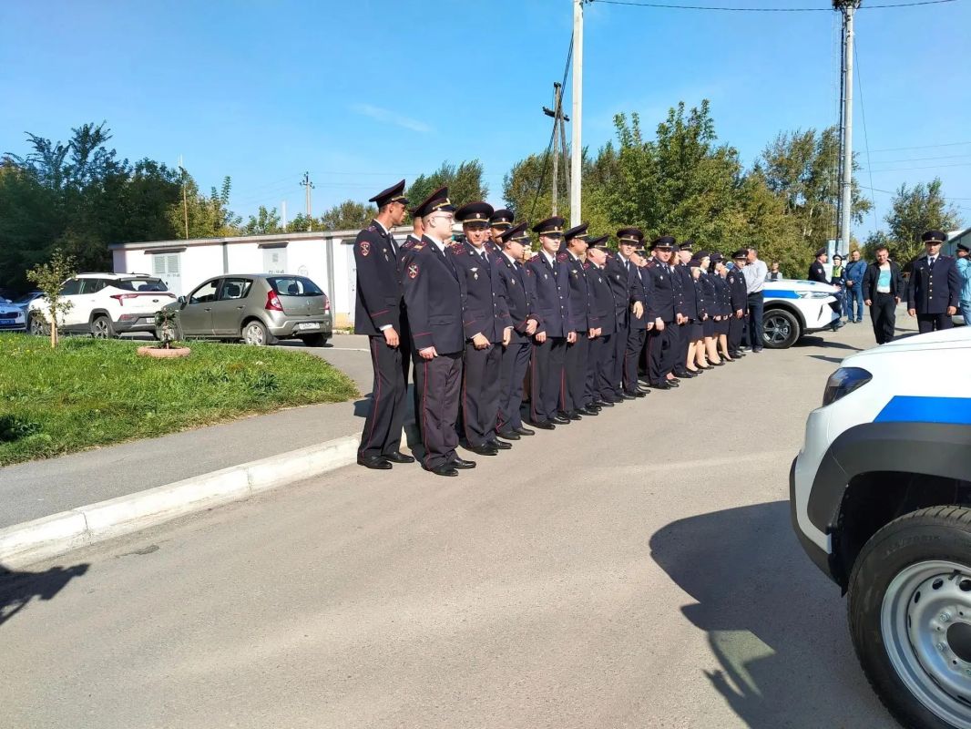 В поселке Шагол в Челябинске сегодня праздник – теперь там есть свой участковый пункт полиции, так что стражи порядка смогут постоянно присутствовать на территории В поселке Шагол в Челябинске сегодня праздник – теперь там есть свой участковый пункт полиции, так что стражи порядка смогут постоянно присутствовать на территории