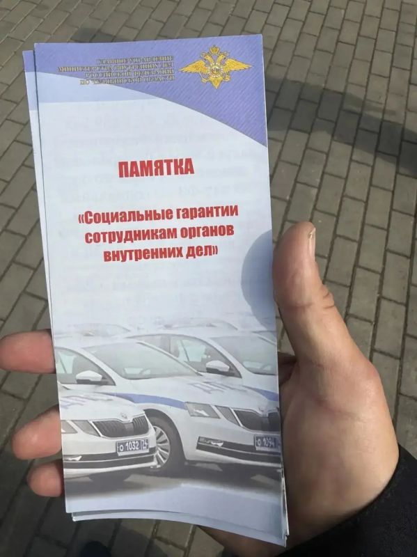 Челябинские полицейские проинформировали горожан о приеме на службу в органы внутренних дел Челябинские полицейские проинформировали горожан о приеме на службу в органы внутренних дел
