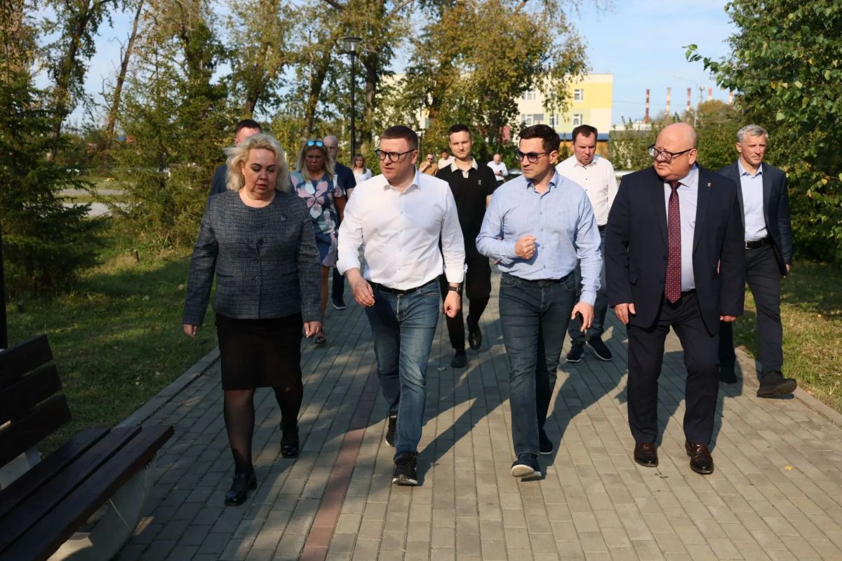 Глава региона осмотрел благоустроенную спортивную зону на территории парка Плодушка в Ленинском районе
